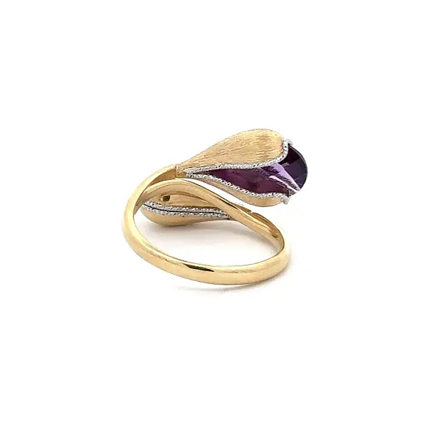 Goldring mit Amethyst – organisches zweifarbiges Design