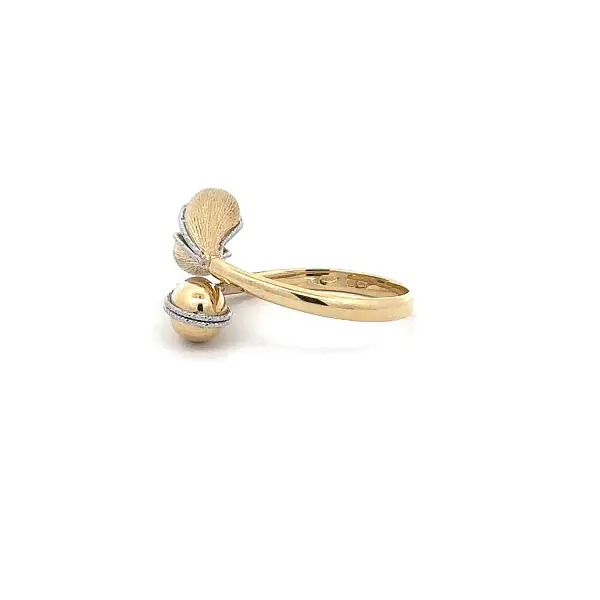 Goldring mit grünem Stein