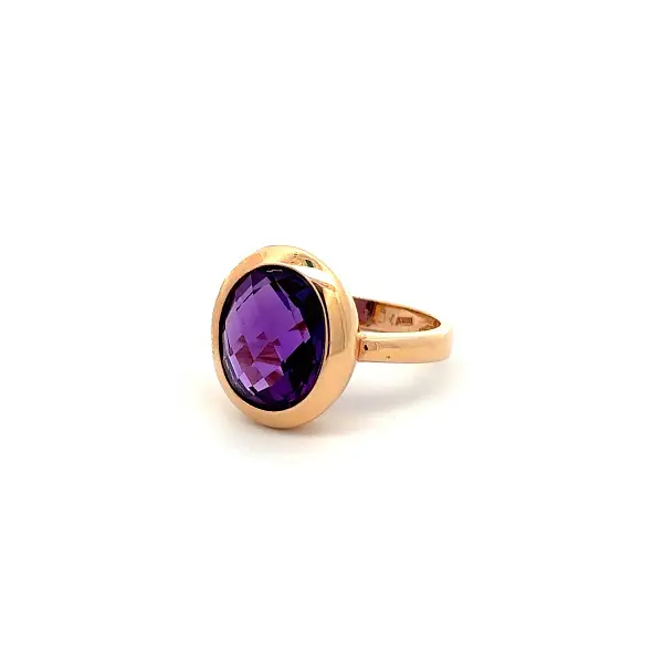 Goldring mit ovalem Amethyst