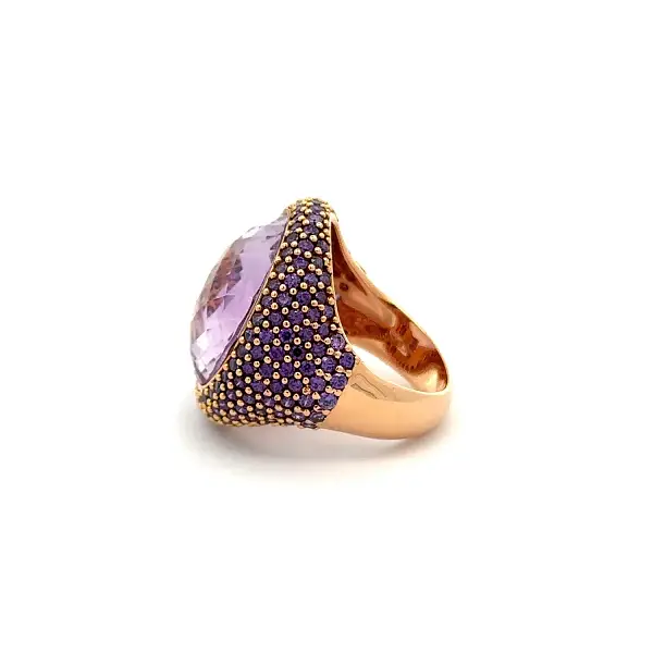 Goldring mit violettem Amethyst