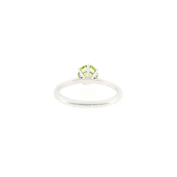 Ring aus 18 kt Weißgold mit Peridot 1,40 ct