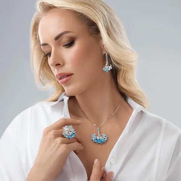 Gold-Anhänger mit blauem Topas und Diamanten Magerit Gea Genus