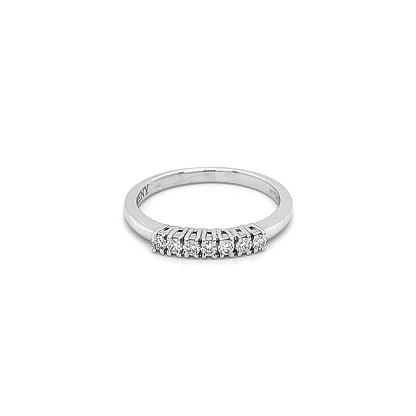 Goldring mit Diamanten
