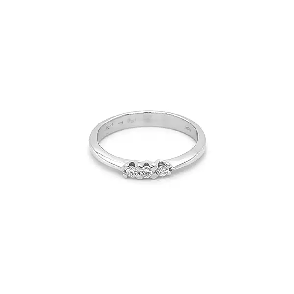 Goldring mit Diamanten