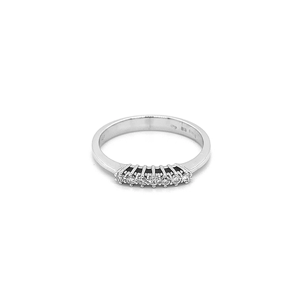 Goldring mit Diamanten