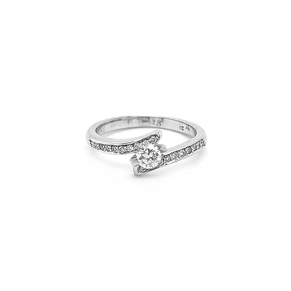 Goldring mit Diamanten