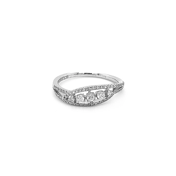 Goldring mit Diamanten