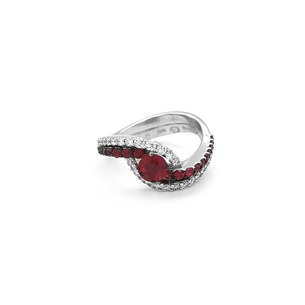 Goldring mit Rubinen und Diamanten