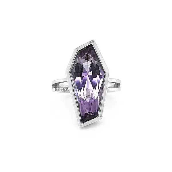 Goldring mit Amethyst und Diamanten