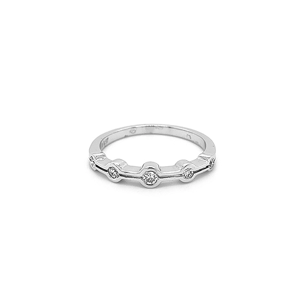 Goldring mit Diamanten