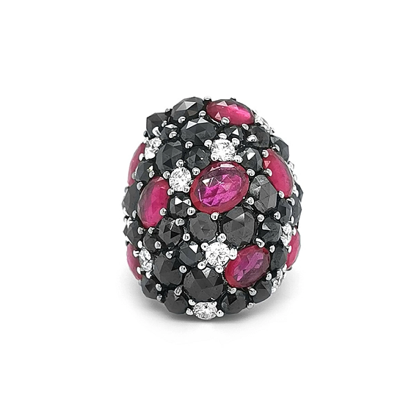 Goldring mit Rubinen, schwarzen und weißen Diamanten