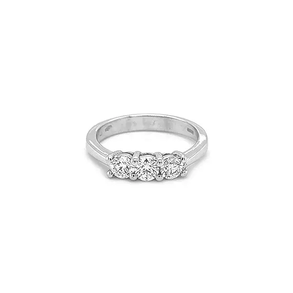 Goldring mit Diamanten