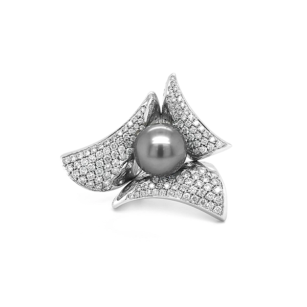 Goldring mit Naturperle und Diamanten