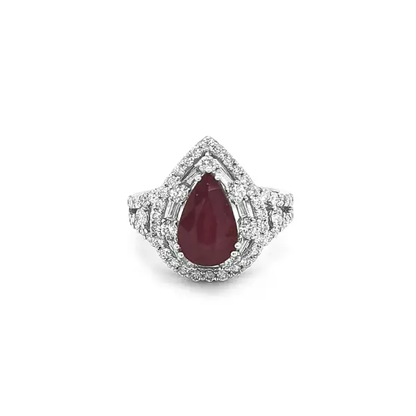 Goldring mit Rubin und Diamanten