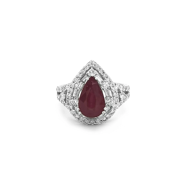 Goldring mit Rubin und Diamanten