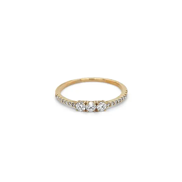 Goldring mit Diamanten