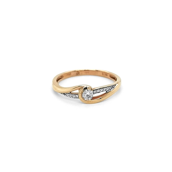 Verlobungsring aus Gold mit Diamanten