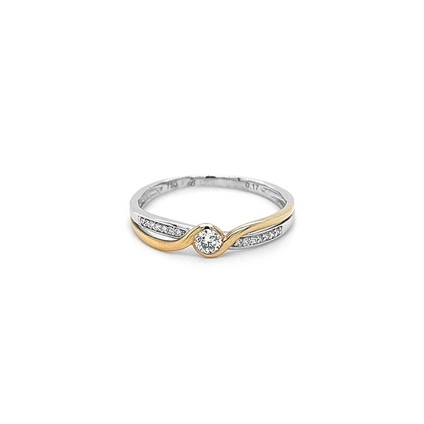 Verlobungsring aus Gold mit Diamanten