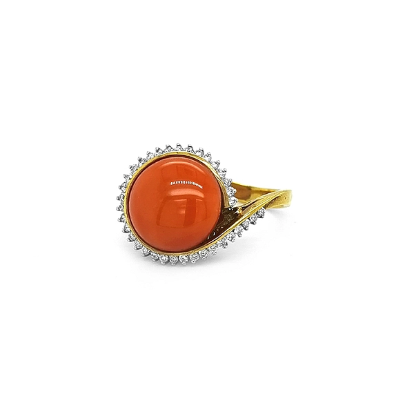 Goldring mit Koralle und Diamanten