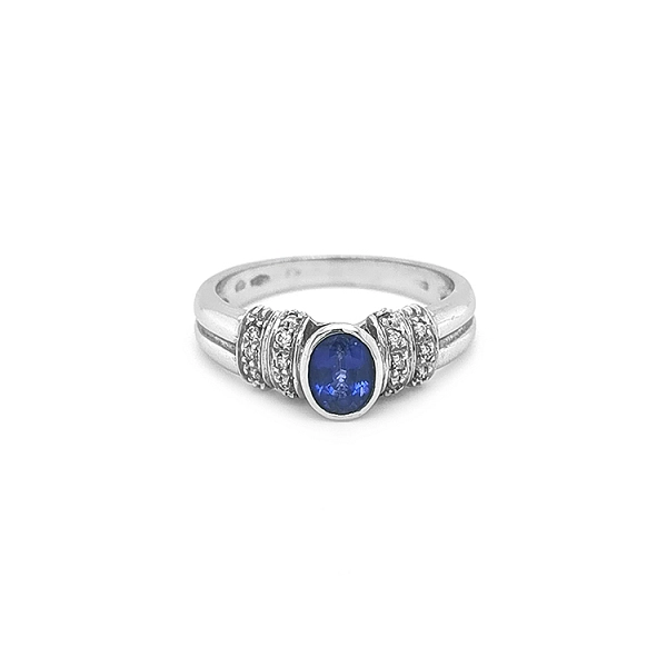 Goldring mit Saphir und Diamanten