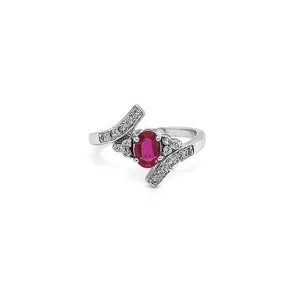 Goldring mit Rubin und Diamanten