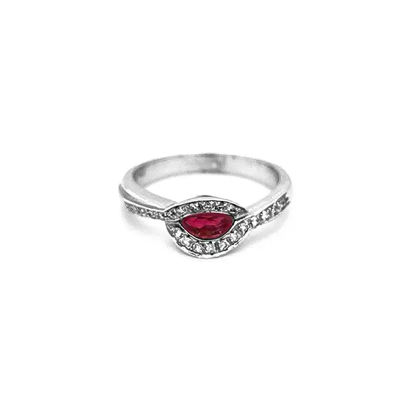 Goldring mit Rubin und Diamanten