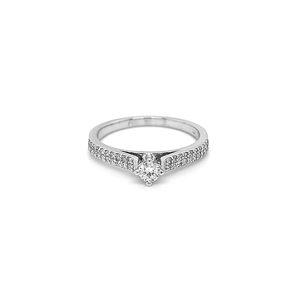 Verlobungsring aus Gold mit Diamanten
