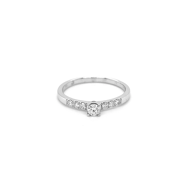 Verlobungsring aus Gold mit Diamanten