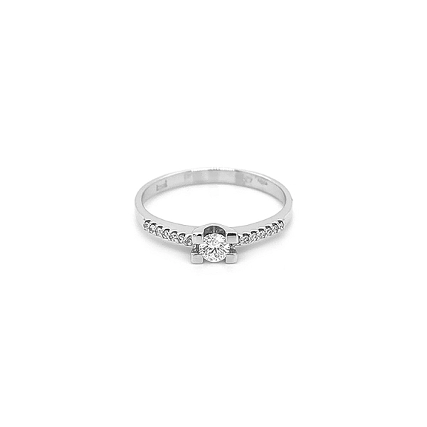 Verlobungsring aus Gold mit Diamanten