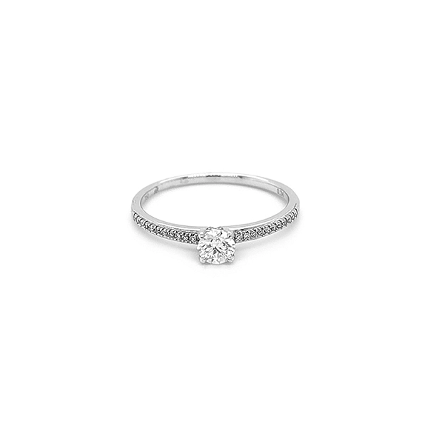 Verlobungsring aus Gold mit Diamanten