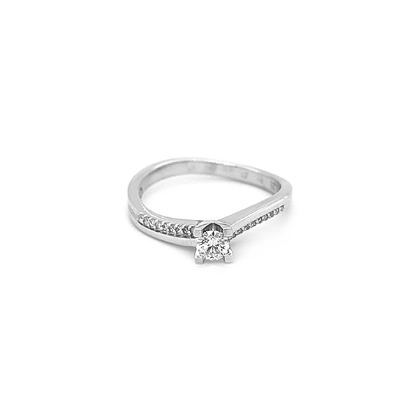 Verlobungsring aus Gold mit Diamanten