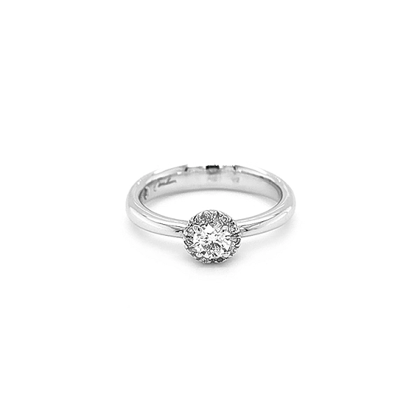 Verlobungsring aus Gold mit Diamanten