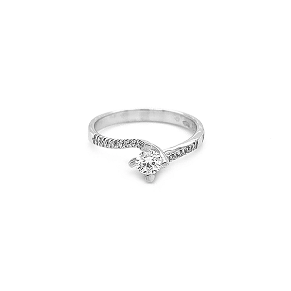 Verlobungsring aus Gold mit Diamanten