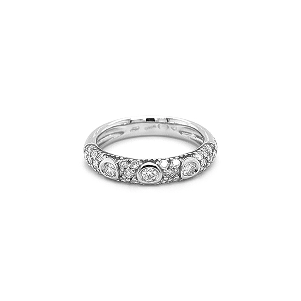 Goldring mit Diamanten