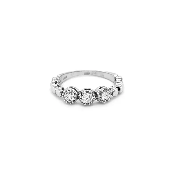 Goldring mit Diamanten