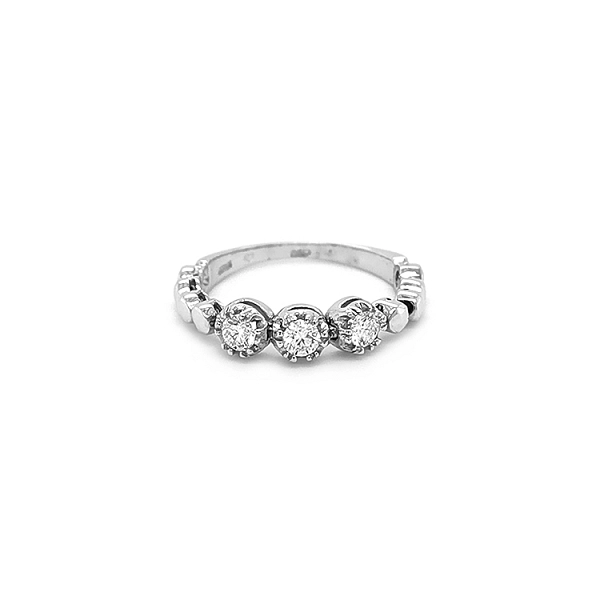 Goldring mit Diamanten