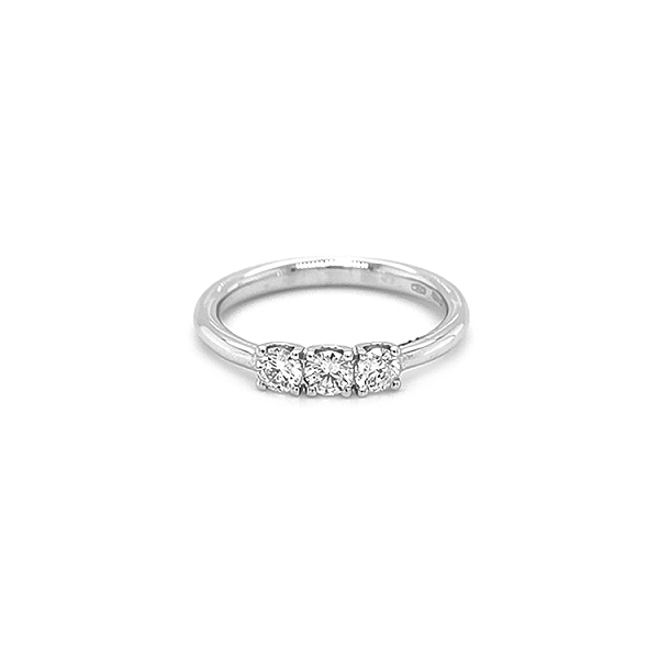 Goldring mit Diamanten