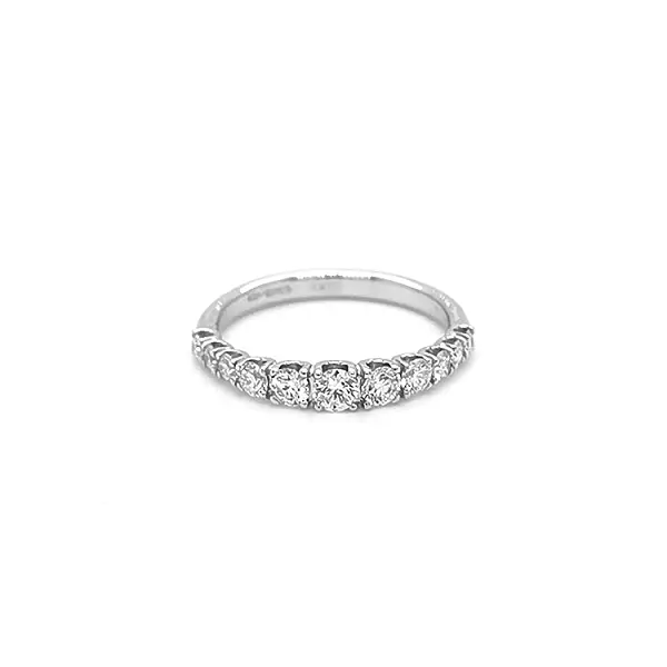 Goldring mit Diamanten