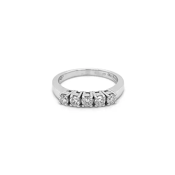 Goldring mit Diamanten