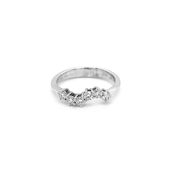 Goldring mit Diamanten