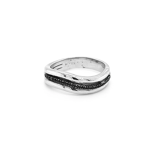 Goldring mit schwarzen Diamanten