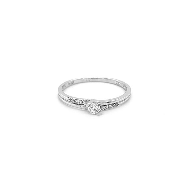 Verlobungsring aus Gold mit Diamanten