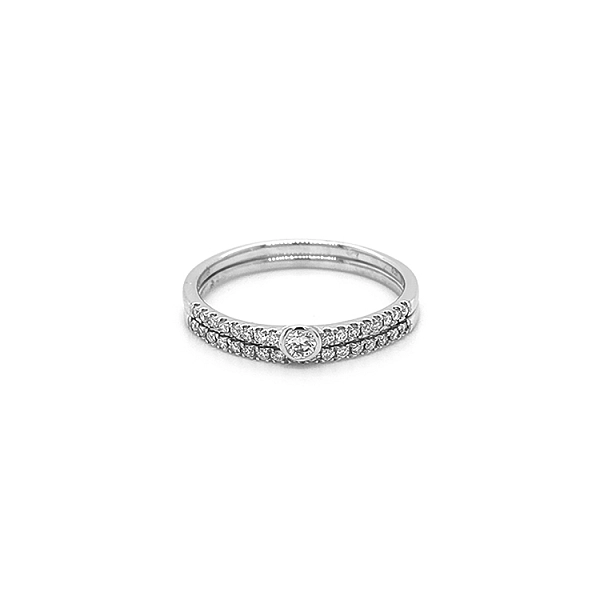 Verlobungsring aus Gold mit Diamanten