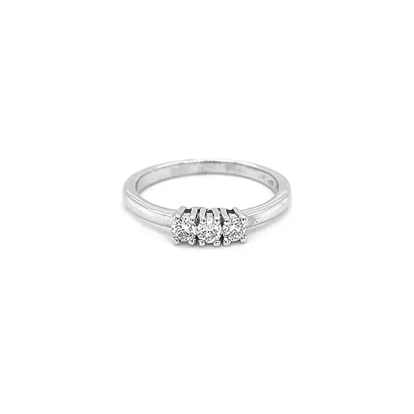 Goldring mit Diamanten
