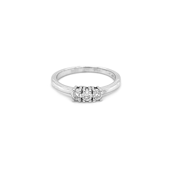 Goldring mit Diamanten