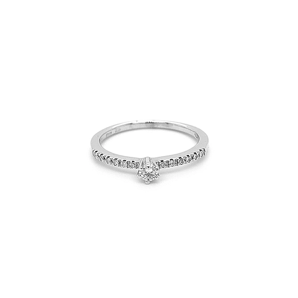 Verlobungsring aus Gold mit Diamanten