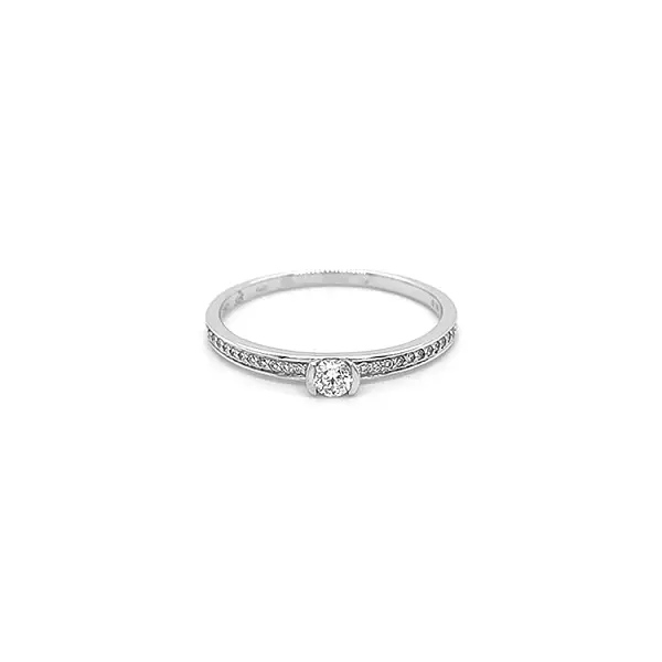 Verlobungsring aus Gold mit Diamanten