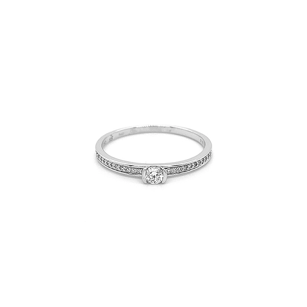 Verlobungsring aus Gold mit Diamanten