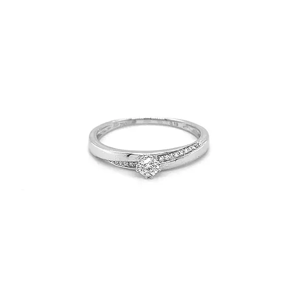 Verlobungsring aus Gold mit Diamanten