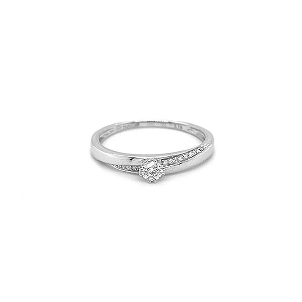 Verlobungsring aus Gold mit Diamanten